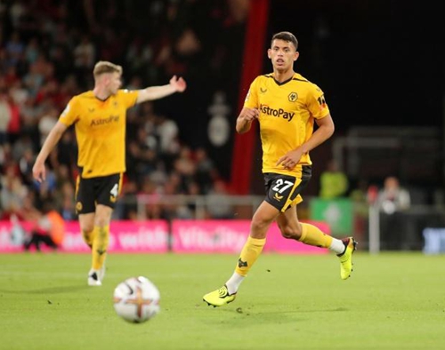 篮球湖人球星时隔两周复出，全场掌声雷动