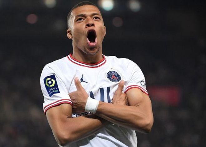 姆卡萨：球队目标就是夺冠，为曼城首秀是值得骄傲的时刻（姆卡萨：球队剑指冠军，曼城处子秀令我自豪）