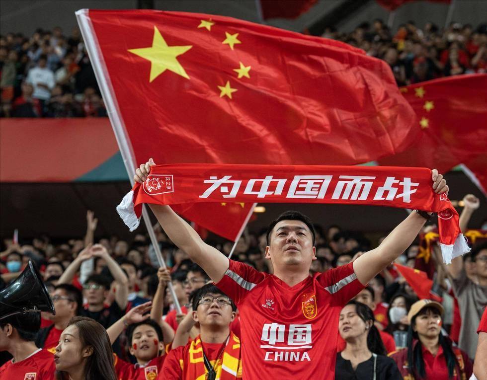 每体：阿劳霍大概率将在周中欧冠继续首发，加西亚代替孔德