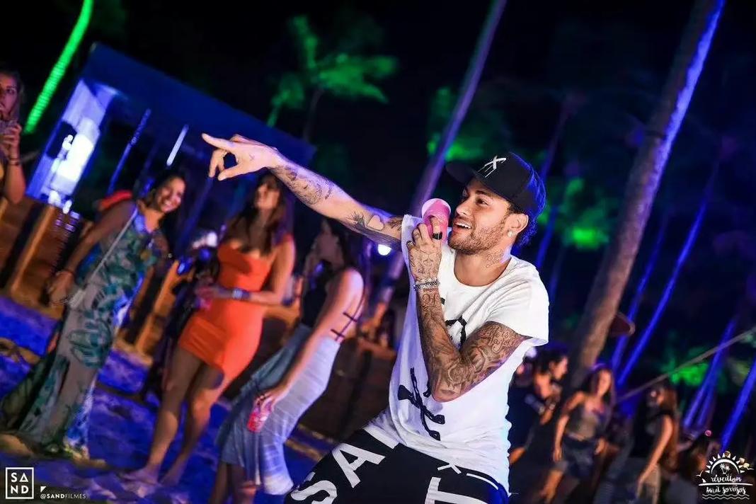 扭起来了，回到老地方的巴特勒