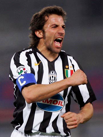 麦克阿瑟FCvs大埔亚冠赛前为香港大埔火灾遇难者...