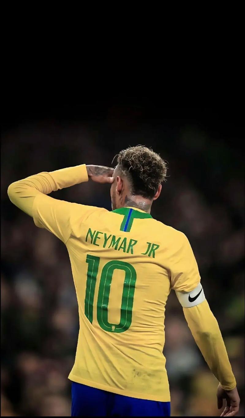 波媒：莱万与巴萨均未确定是否续约，将等到明年再做决定