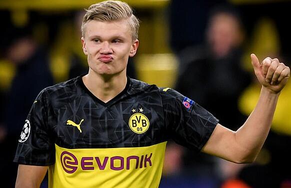 足球曝英超豪门盯上天才中卫，报价或破纪录