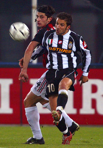 汉堡官方：格拉策尔右大腿肌肉纤维撕裂，将缺阵今年剩余比赛