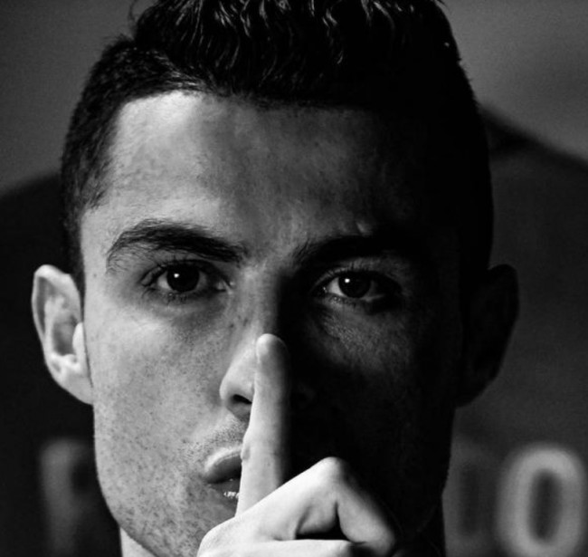 内蒙古额尔古纳初冬银装素裹，金雕翱翔雪原尽显苍穹之王风范