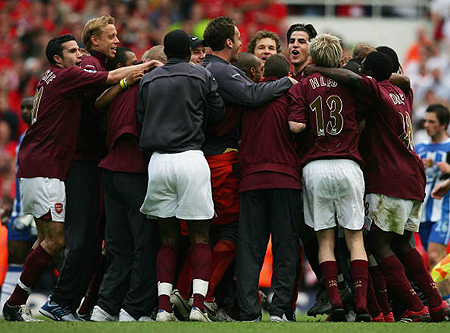 活塞122-117击败步行者，豪取13连胜，追平队史最长连胜纪录。