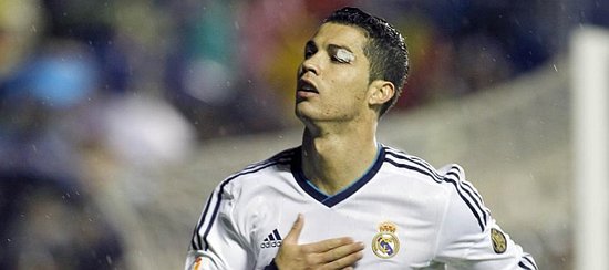 足球中超新外援亮相，身体对抗惊人