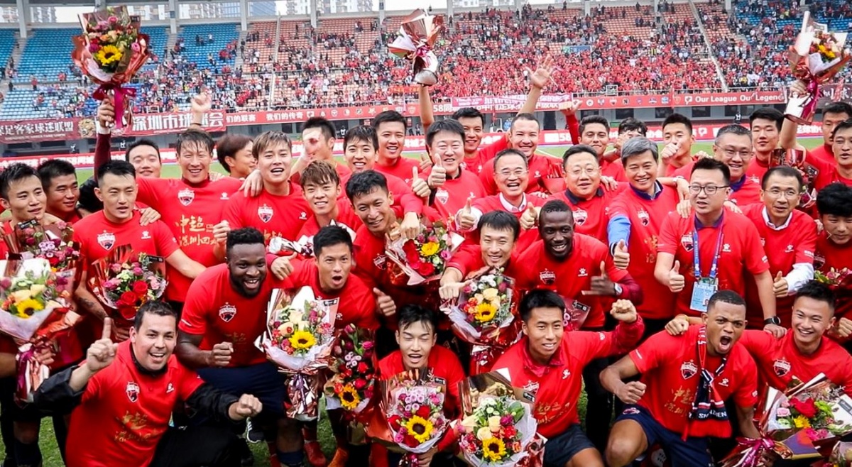 阿斯：皇马忧虑球队体能表现，1月西超杯成绩影响阿隆索帅位（《阿斯》：皇马担忧球队体能，1月西超杯战绩或影响阿隆索帅位）