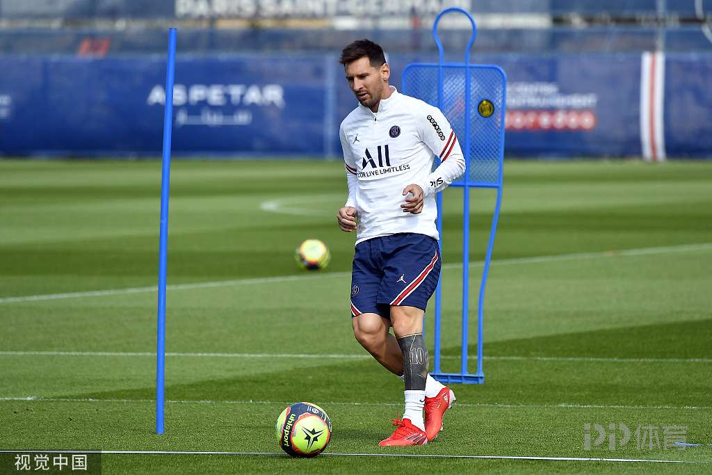 足球中超前锋获月最佳，进球效率惊人（中超前锋当选月度最佳，进球效率惊艳）