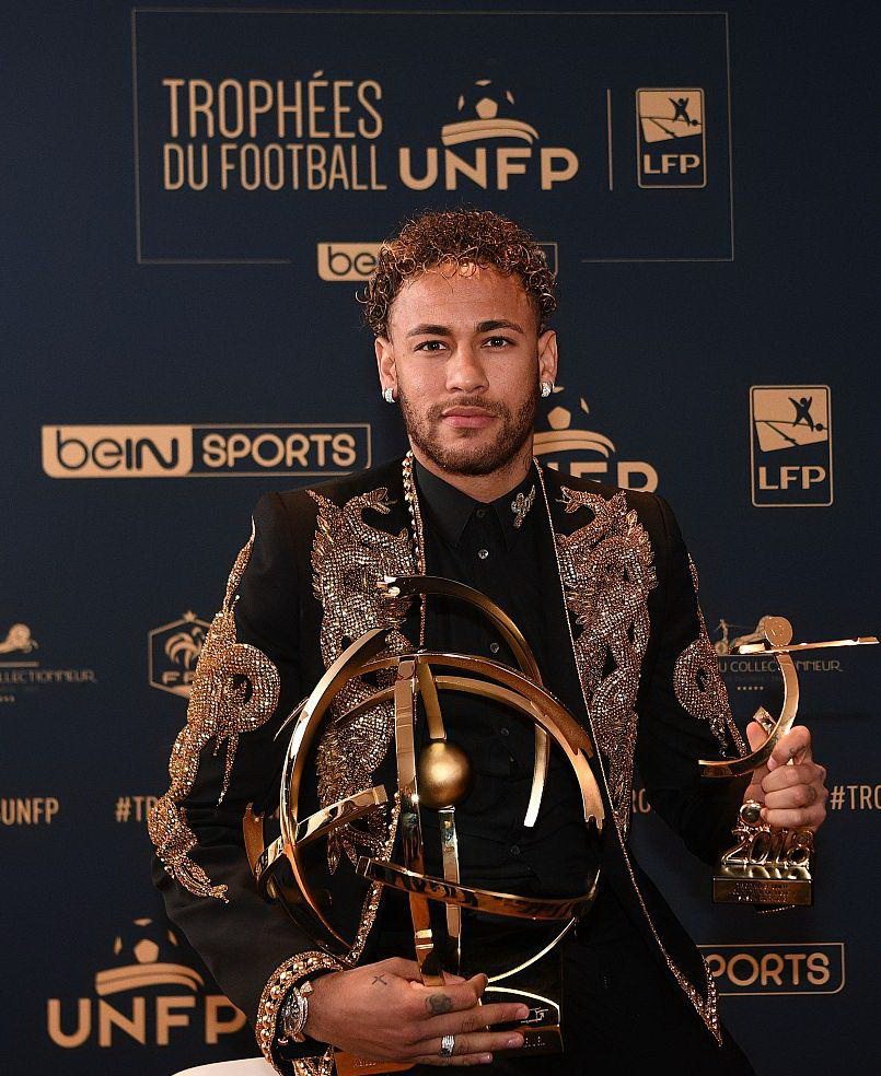 拜仁2025年至今德甲客场不败，距离队史第3次全年不败还差2场（拜仁2025年德甲客场仍未尝败绩，距队史第三次全年不败仅差两场）