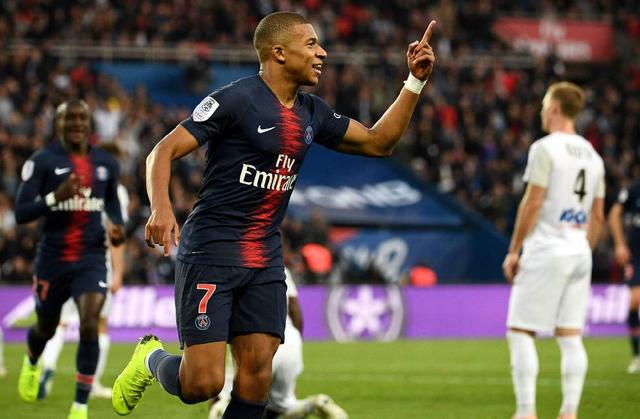 多特客战弗赖堡：吉拉西、小贝林厄姆首发，埃姆雷-詹出战（多特做客弗赖堡：吉拉西与小贝林厄姆先发，埃姆雷-詹登场）